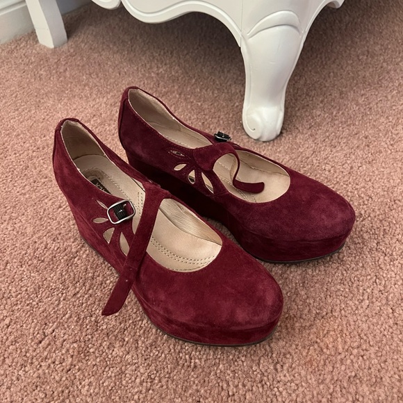 Brand…. ALL BLACK FOOTWEAR. Maryjane platform in burgundy size 36. Gently worn - Picture 2 of 2